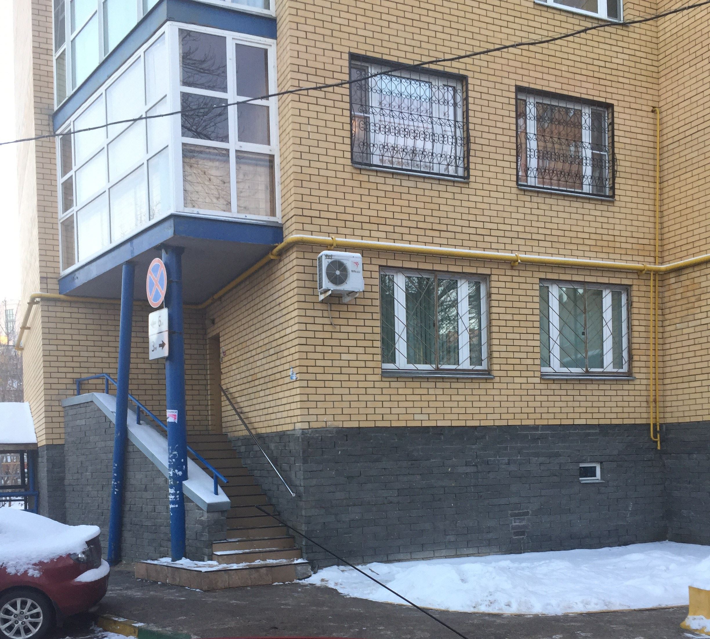 ОФИС Вход в офис компании